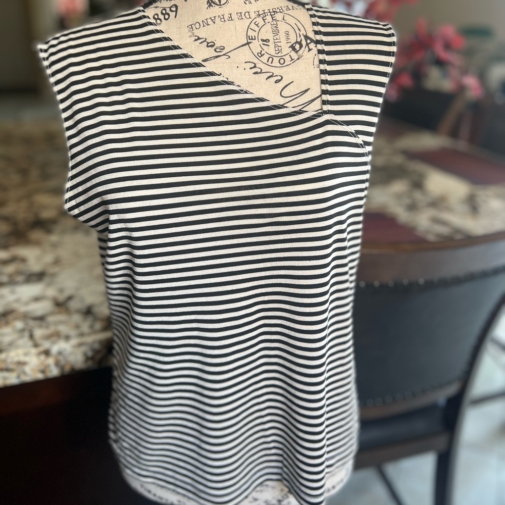 Riki cute asymmetrical top